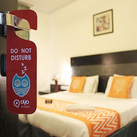 גורגאון Oyo 605 Hotel Camria מראה חיצוני תמונה